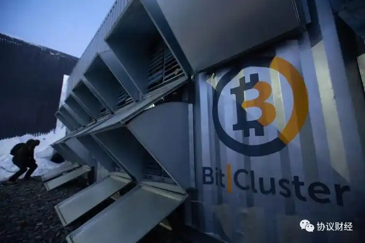 Large-scale mining farm utilizing advanced power management systems