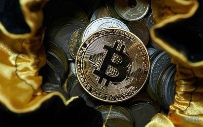 Bitcoin mining setup enhanced with adaptive mining software
